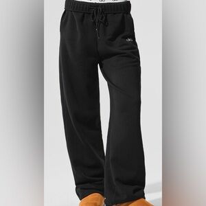 Alo Black Yoga Accolade Straight Leg Sweatpant Athletic
